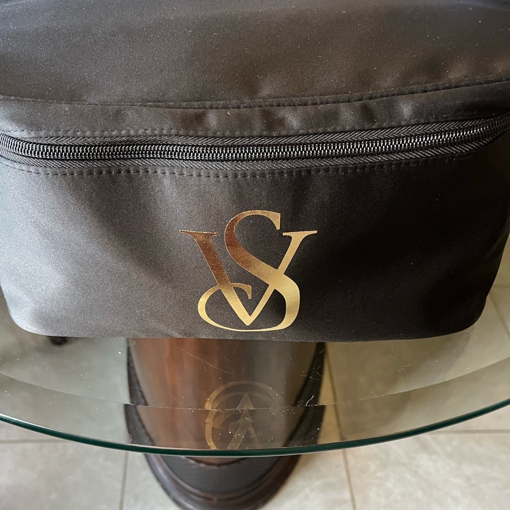 Victoria Secert - Picture 3 of 3